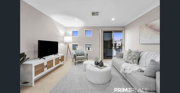 A Home of Timeless Quality and Ex-Display Prestige - Photo 1