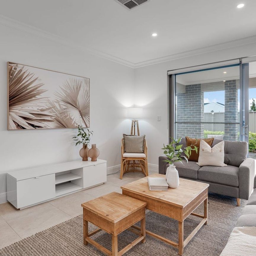 3 BEDROOM TOWNHOUSE - Photo 1