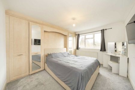 Staines Road East, Sunbury On Thames, TW16 - Photo 3