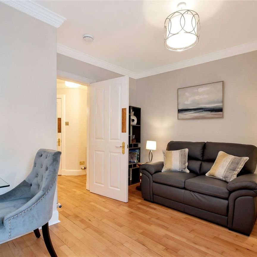 Charming One-Bedroom Flat in the Heart of Edinburgh’s New Town - Photo 1