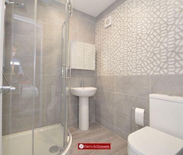 1 bedroom in a flat share to rent - Photo 3