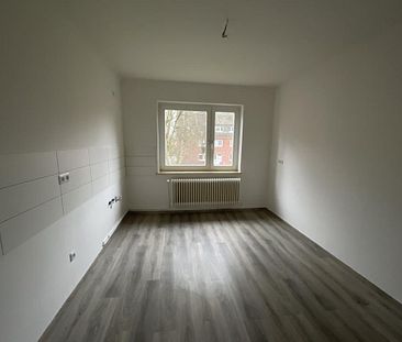 Großzügig geschnittene 3-Zimmer-Wohnung mit Dusche in ruhiger Lage zu sofort! - Photo 4