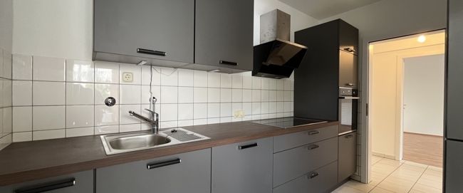 Frisch renovierte 2-Zimmer-Wohnung mit Wannenbad, Balkon und Außenstellplatz in begehrter Lage - Foto 1