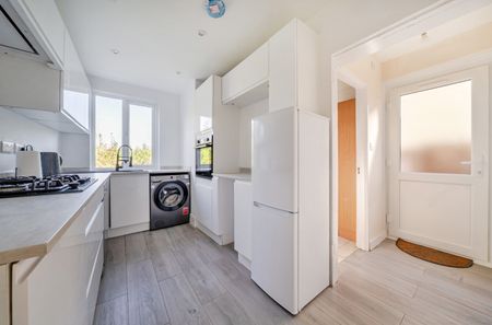 4 bedroom terraced house to rent - Photo 5