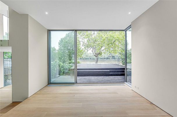 4 bedroom end of terrace house to rent - Photo 1