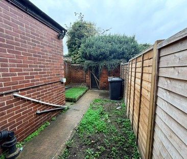 3 bedroom terraced house to rent - Photo 4