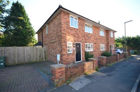 3 bedroom semi-detached house to rent - Photo 2