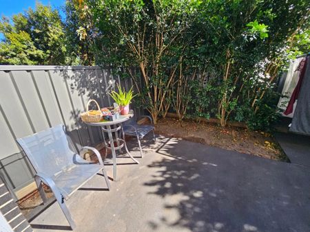 MODERN TOWNHOUSE - Photo 2