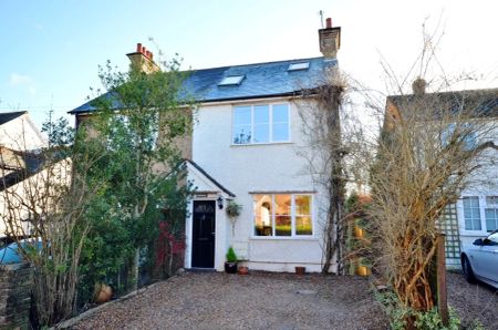 3 bedroom semi-detached house to rent - Photo 3