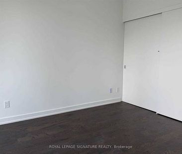 Yonge/Richmond E-Bright Beautiful 1Bdrm+Den 1Bathroom 1Locker - Photo 3