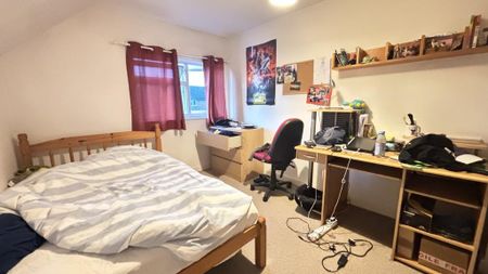 4 bedroom semi-detached house to rent - Photo 2