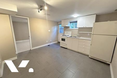 Unfurnished, Pet Friendly, 1 Bed 1 Bath Basement For Rent - Photo 3