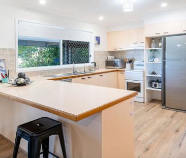 Beautiful Family Home In Hope Island - Photo 1