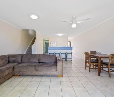 Share Accommodation – 2 & 3 BDR Fully Furnished Villas – Walk to Uni!! - Photo 4