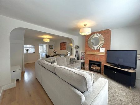 Aldershot Road, Church Crookham, Fleet, Hampshire, GU52 - Photo 3