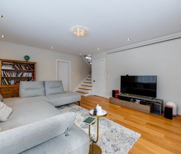 Maison à paliers multiples - 2260 Ch. Pitt - Photo 2