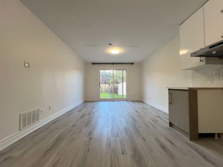 For Lease - 329 Cherokee Boulevard Unit# Lower, Toronto, Ontario - Photo 5