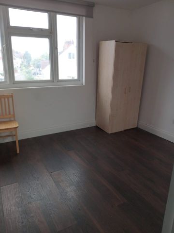 Room in a Shared House, North Circular Road, NW2 - Photo 5