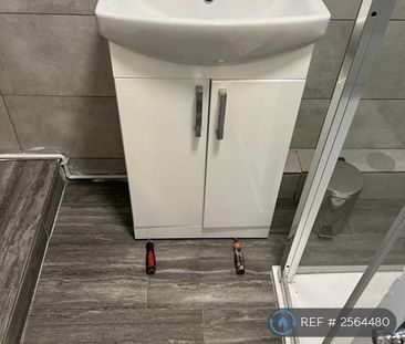 5 bedroom end of terrace house to rent - Photo 4