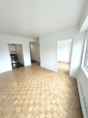 Amazing 3.5 available AUG 1- 175 Sherbrooke O - Photo 2