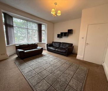 3 bedroom flat to rent - Photo 3