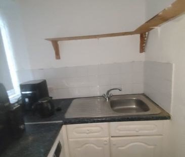 1 Bed Flat, Imperial Drive, HA2 - Photo 1