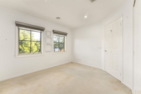 Family Living - Photo 3