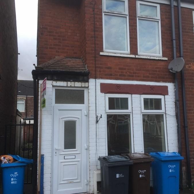 2 bedroom end of terrace house to rent - Photo 2