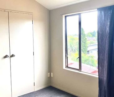 Chic 2BR Townhouse in Papatoetoe - Photo 4
