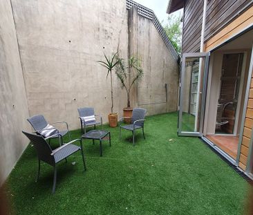 Sunny 4BR Wadestown Haven with Views! - Photo 1