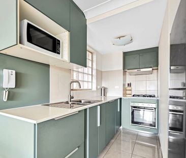 Perfectly Positioned Apartment - Photo 1