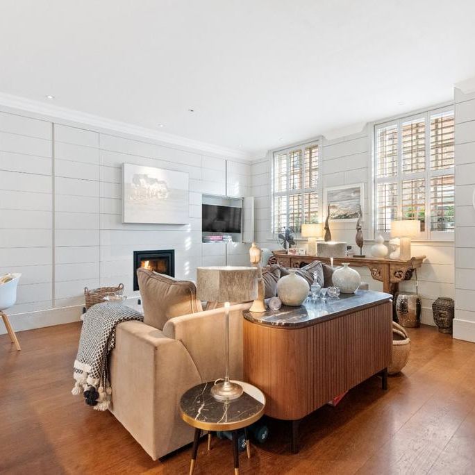 3 bedroom mews to rent - Photo 1
