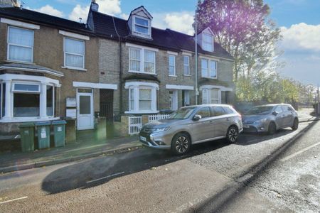 Gladstone Road, Watford, Hertfordshire, WD17 - Photo 4