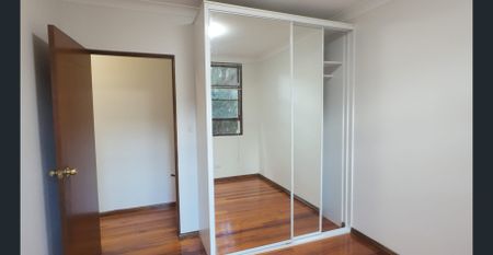 Newly renovated 2-bedroom apartment - Photo 2