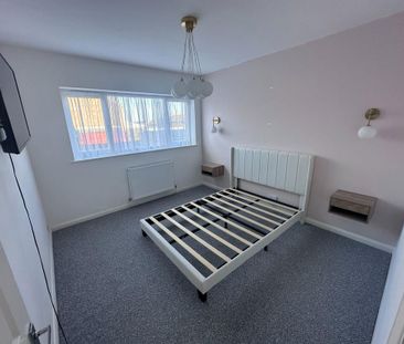 2 bedroom ground floor flat to rent - Photo 3