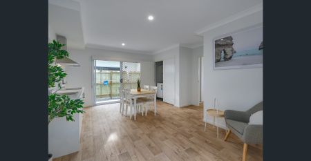 MODERN, FULLY FURNISHED, STUDIO APARTMENT - Photo 2