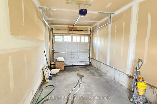 Condo Townhouse For Lease | N9255946 - Photo 1