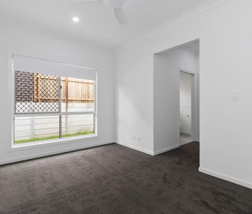 Comfortable & Convenient Living in Collingwood Park - Photo 3