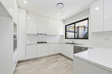 MODERN FAMILY HOME - Photo 3