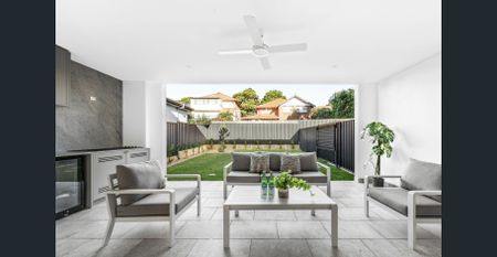 Luxury Home - Photo 4