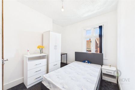 1 bedroom in a house share to rent - Photo 2