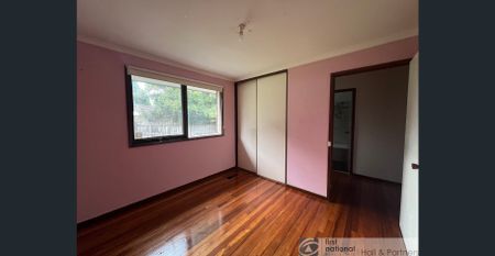 Spacious 3-Bedroom Family Home in Prime Location - Photo 2