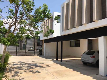 Townhouse dentro de privada en renta, a unos pasos de plaza La Isla. - Photo 4