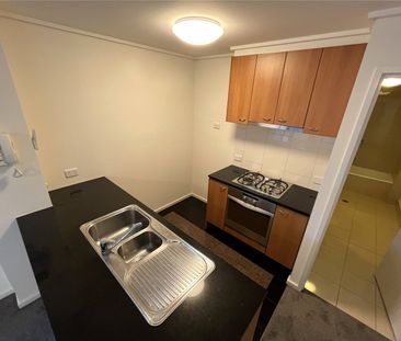 1010/668 Bourke Street - Photo 6