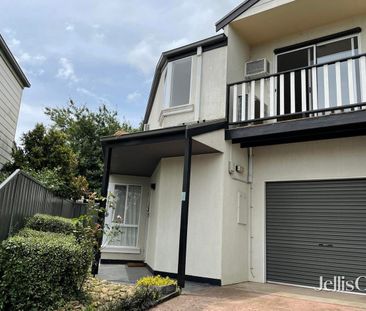 Low maintenance townhouse, in peaceful location - Photo 6