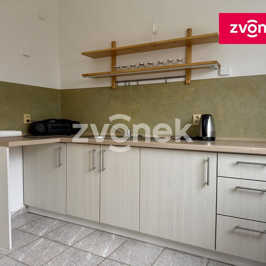 Pronájem bytu 1+1 40 m², Žlutá, Zlín - Photo 1