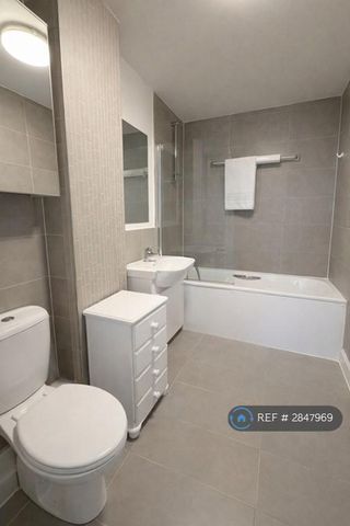 3 bedroom penthouse to rent - Photo 4