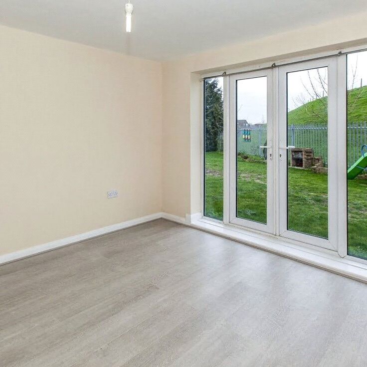 Town Lane, Stanwell, Staines-upon-Thames, Surrey, TW19 7BZ - Photo 1