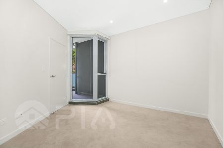 Modern 1 bedroom apartment close to amenities for lease - Photo 2