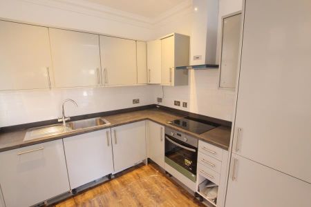 The Beeches, Woking, Surrey, GU22 - Photo 3